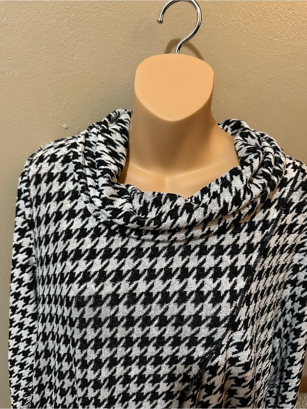 Violet Ruby XL Houndstooth Cowl Neck Tunic Asymmetrical Hem Top Pockets - Picture 5 of 7